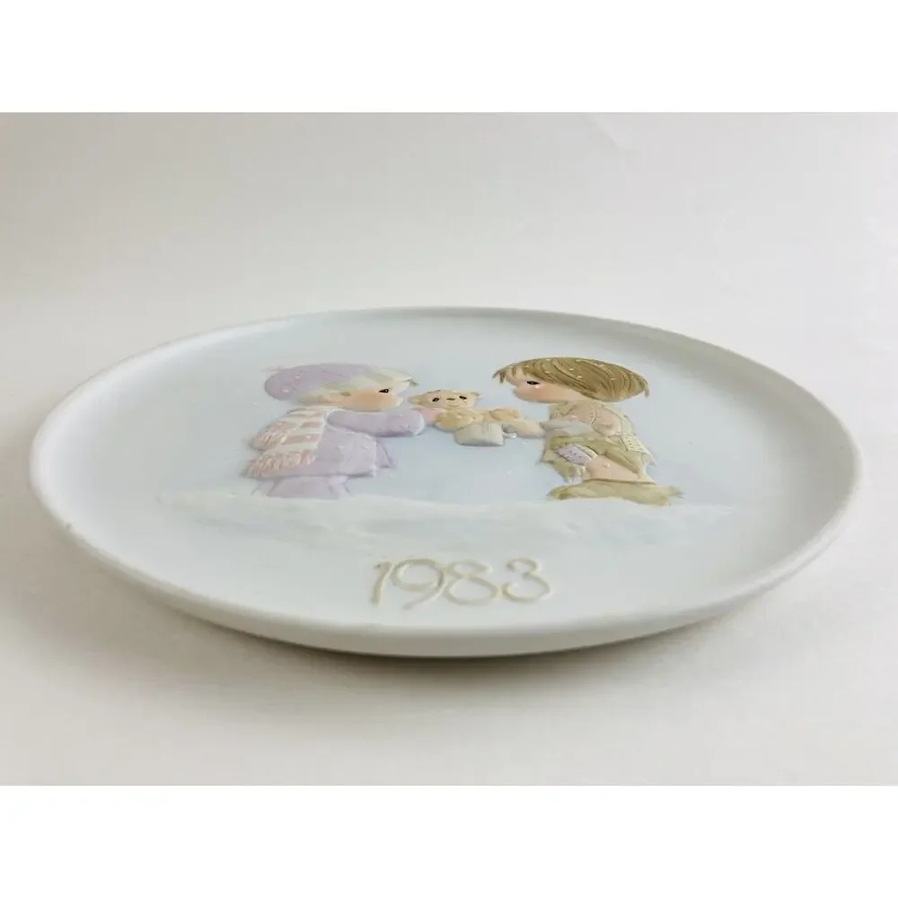 1983 Enesco PRECIOUS MOMENTS Plate Limited Edition Joy Christmas Series Sharing